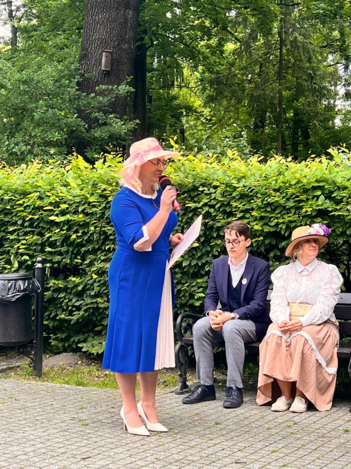 Zdjęcie Urodziny MK 2025 (02)1391f13d-60a9-48e4-a2e8-695512055c2f.jpeg w galerii Urodziny patronki II LO na Sądeckich Plantach